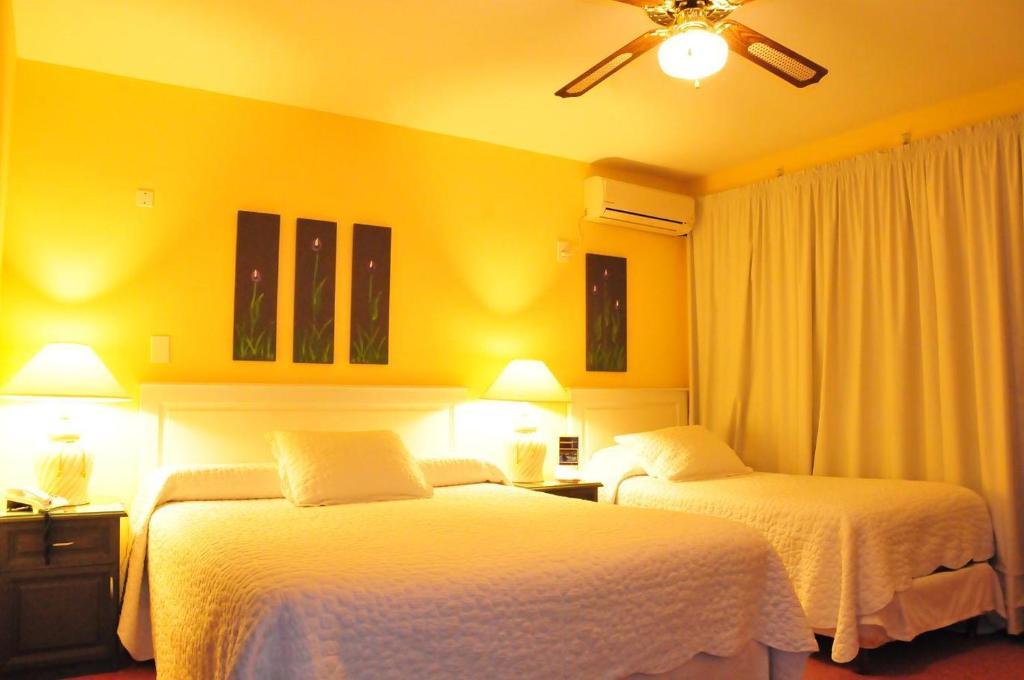 كارميلو Hotel Urbano الغرفة الصورة